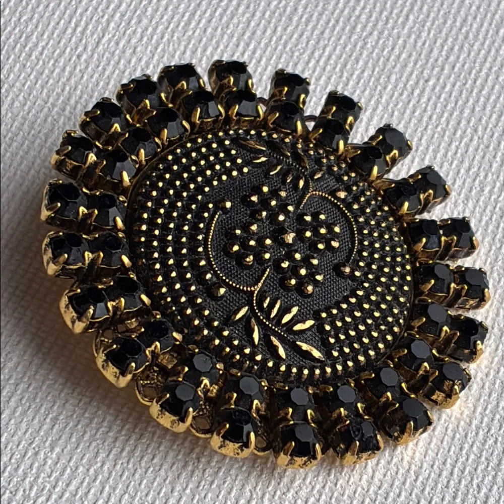 Stunning Vintage Black and Gold Tone Brooch - Elegant, Crystals
